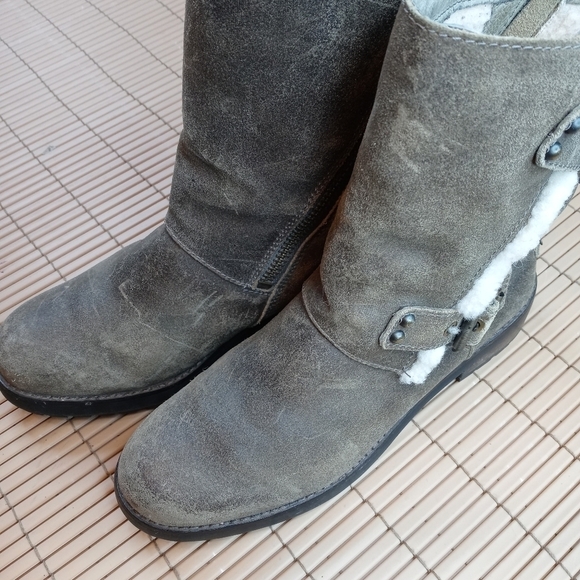 UGG "Niels II" Water Resistant Brown Leather /Sheepskin Shearling lined Bootie. - Picture 1 of 11